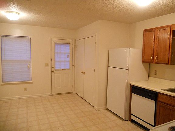 2nd image of 107 Hickory Trce