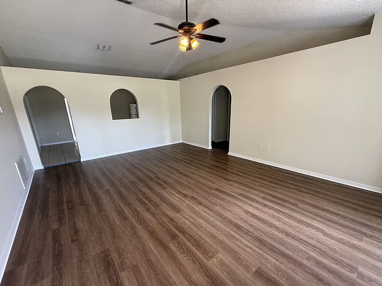 1896 Van Allen Cir — Photo 3