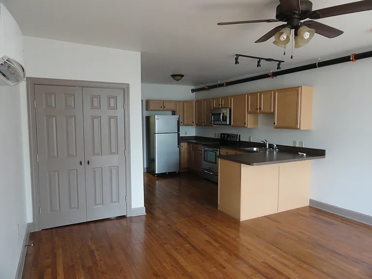 141-147 W Market St — Photo 6