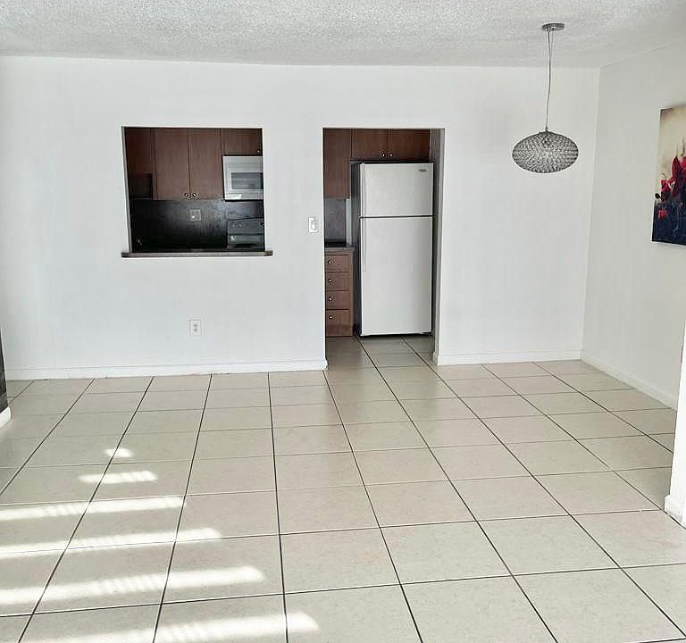 1st image of 4174 NW 79th Ave APT 2D