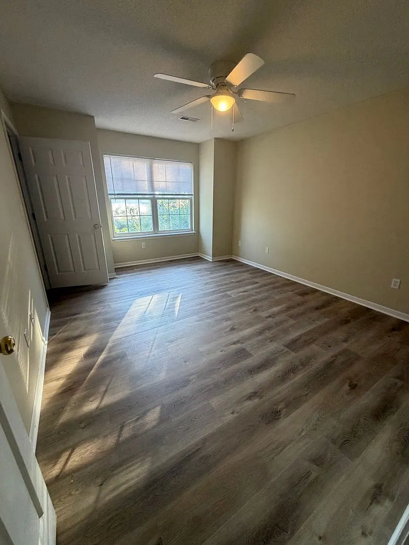 The Hill - 3 bed 2 bath — Photo 4
