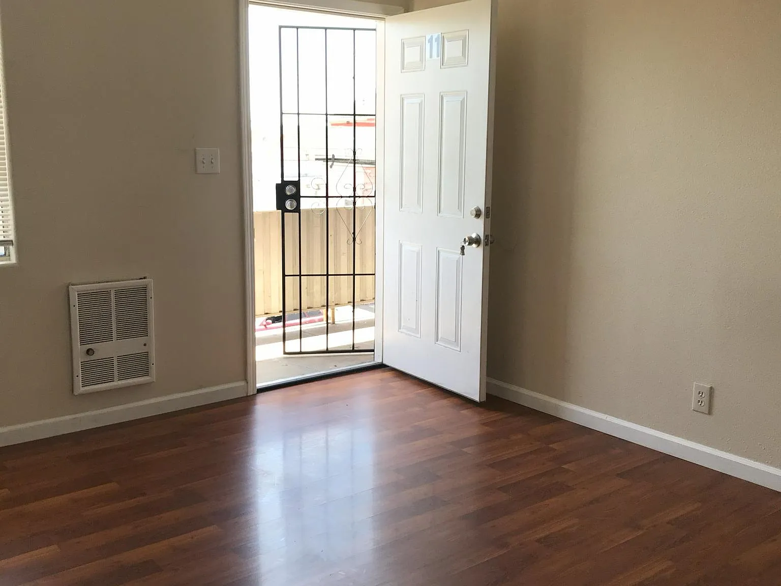 Studio, 350 sqft, $1,495 — Photo 4