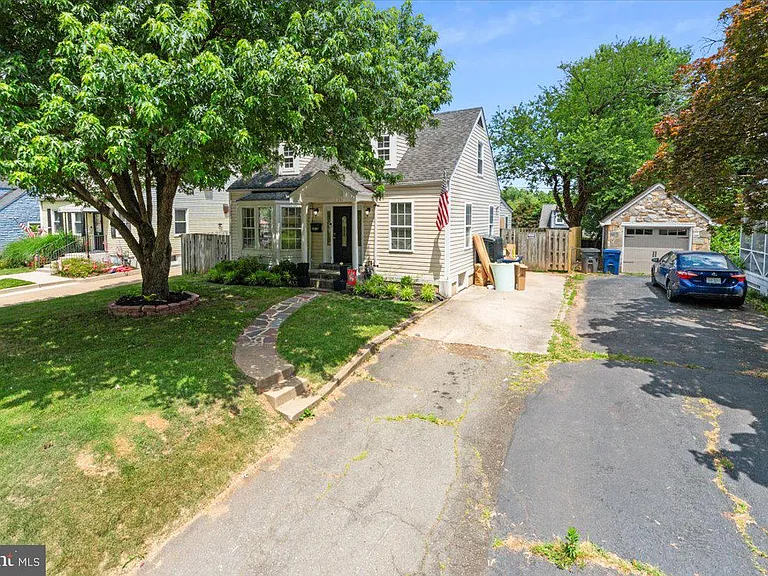 2819 Summerfield Rd — Photo 2