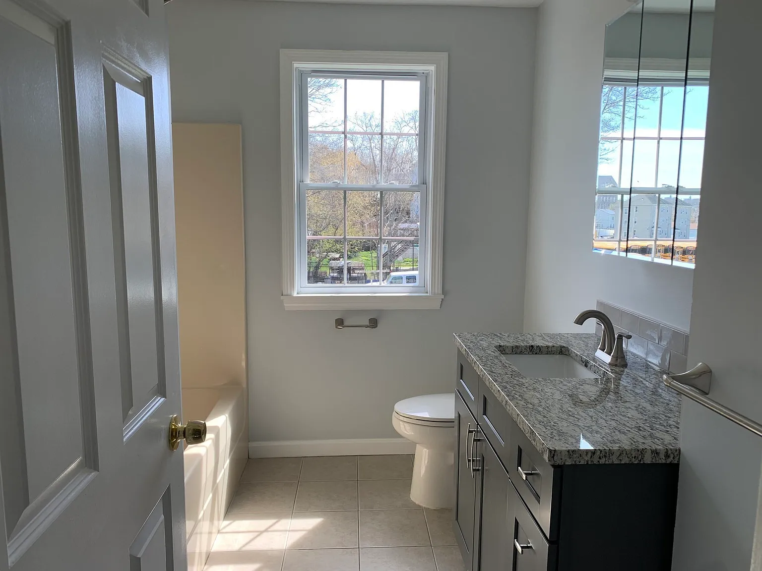 3 bed, 1.5 bath, $2,800 — Photo 4