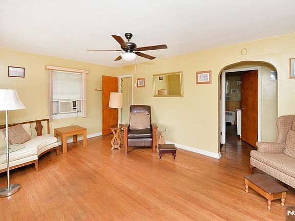 3rd image of 151 Hickory Ave