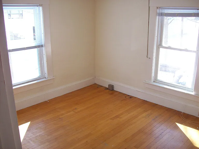 7 Mitchell Pl — Photo 4