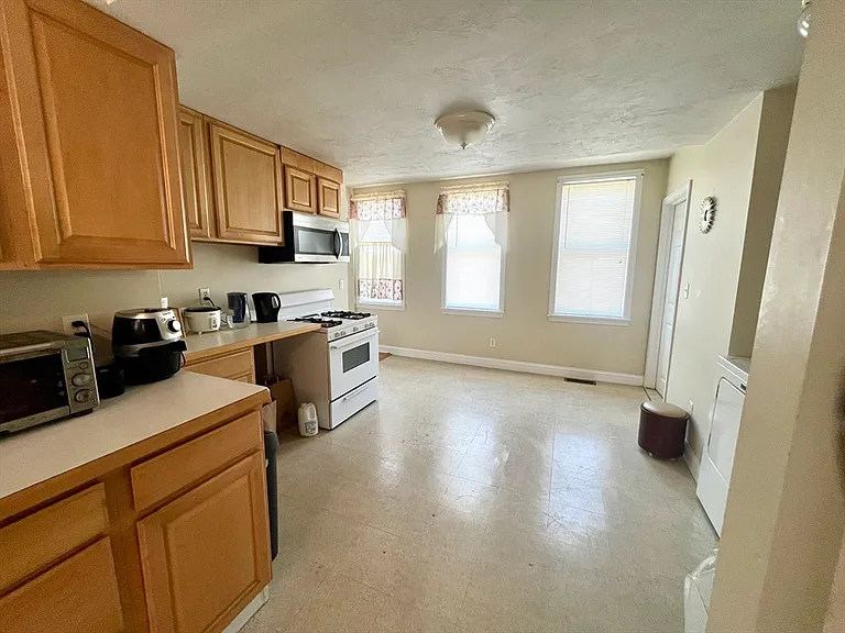 150 Sumner St #1 — Photo 5