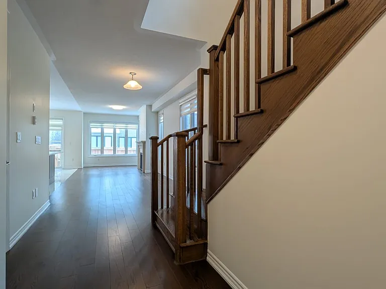 132 Laing Dr — Photo 3