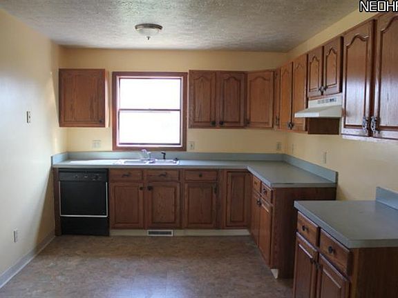 2nd image of 22640 Lakemont Ave