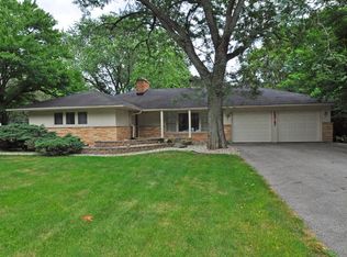 7067 N Willow Spring Rd, Long Grove, IL 60060