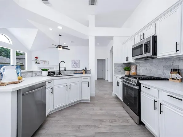 11010 S Falls Terrace, Houston, TX 77095