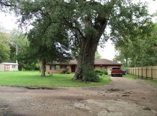 1065 Brazosport Blvd N, Clute, TX 77531