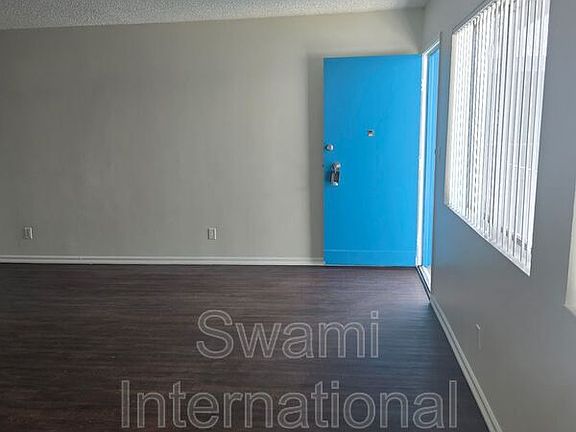 4th image of 308 W Queen St APT 12