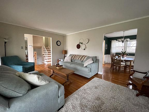 5th image of 304 Stoneybrook Dr