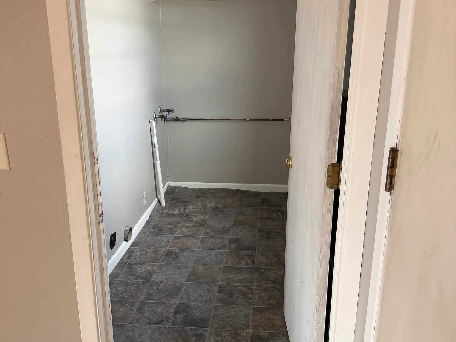 2 bed, 1200 sqft, $1,000 — Photo 2