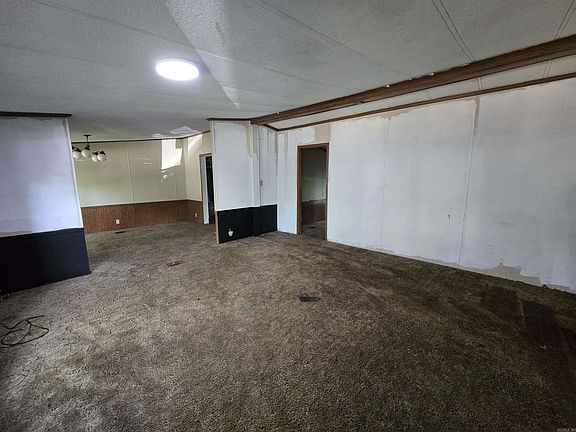 2nd image of 14 Trails End Rd