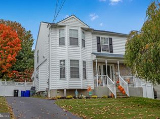 925 Woodside Ave, Secane, PA 19018