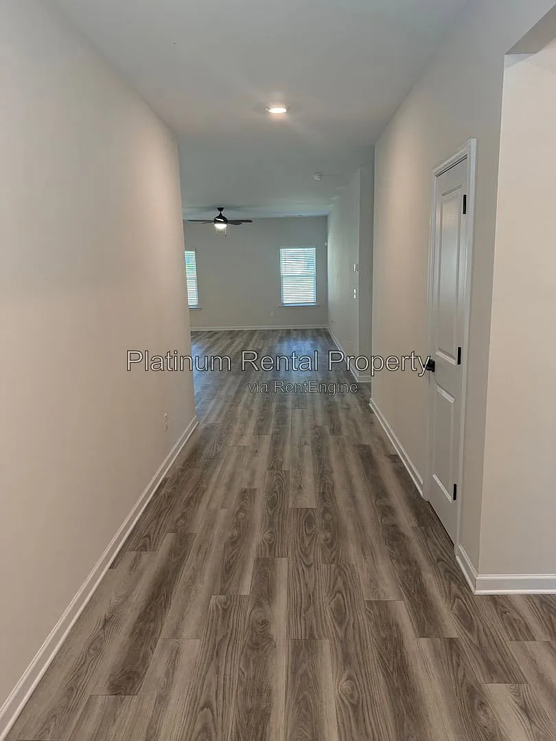 3 bed, 2.0 bath, 2027 sqft, $2,250 — Photo 4