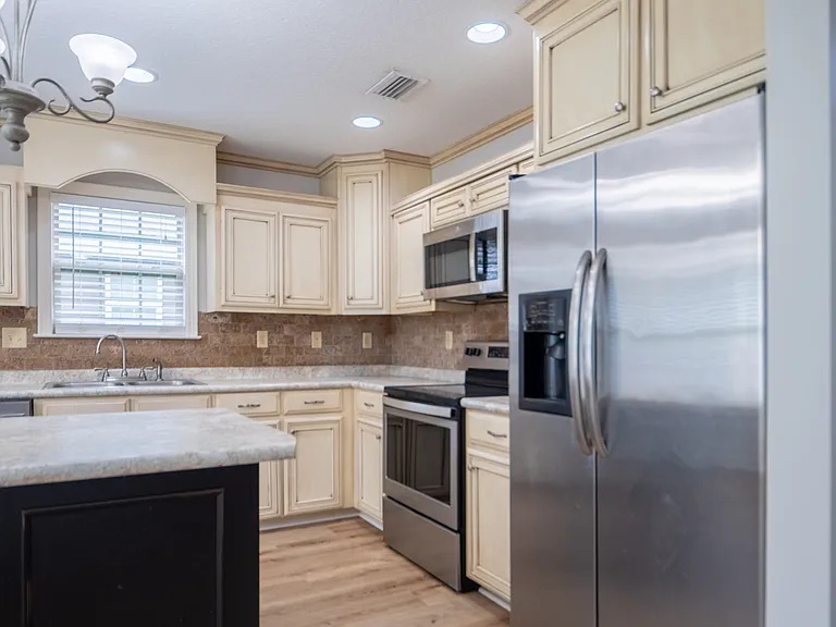 4251 Shadow Garden Dr — Photo 14
