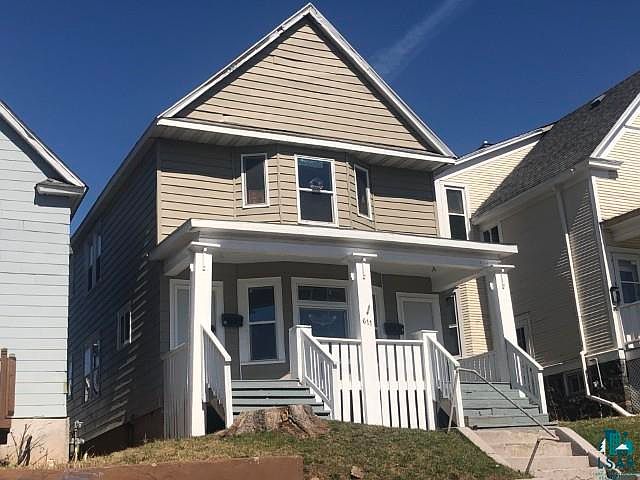 1st image of 611 E 6th St