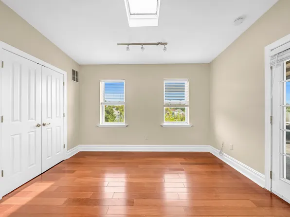 240 Clendenny Avenue image 29 of 40