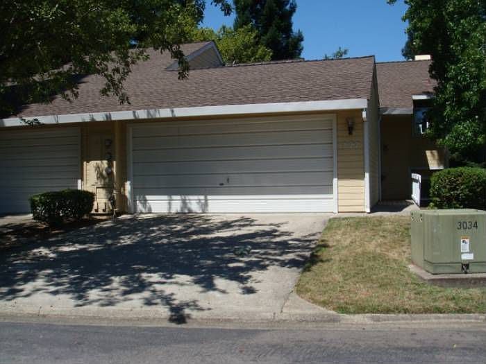 1st image of 227 Live Oak Cir