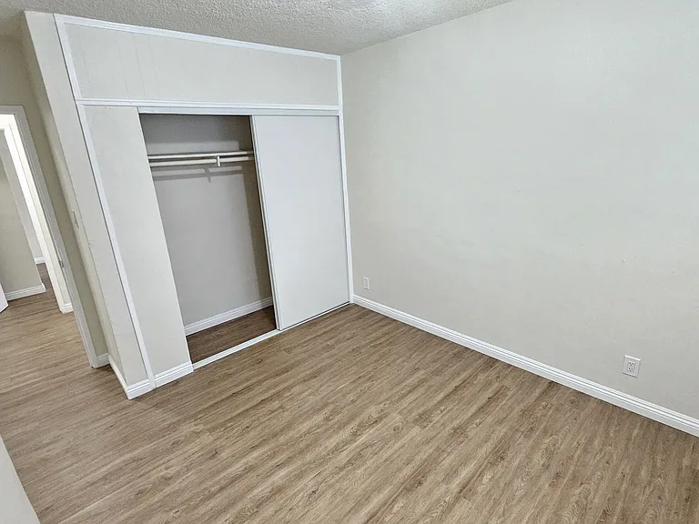 1375 W 20th St #1 — Photo 8
