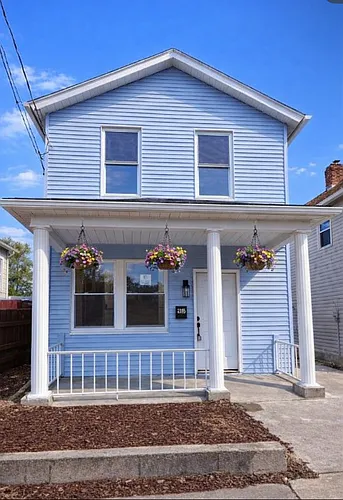 915 2nd St Photo 1