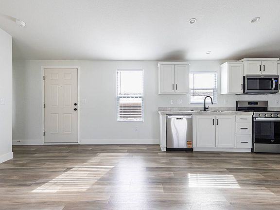 4th image of 601 N Kirby St Spc 233