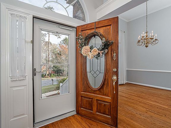 4th image of 34 Groves Wood Ct