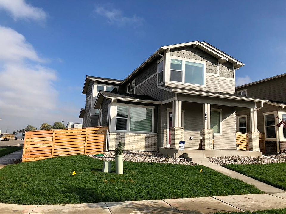 Front of house, great side yard and porch.