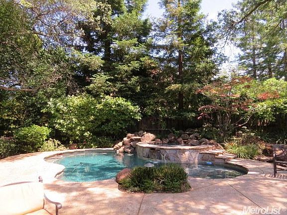 5th image of 126 Carmody Cir