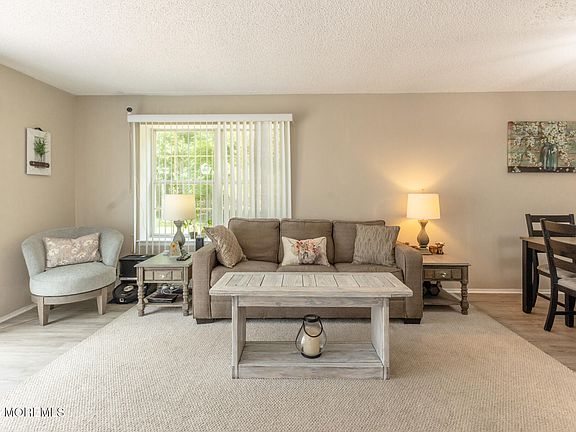 5th image of 172 Rumson Drive #1076