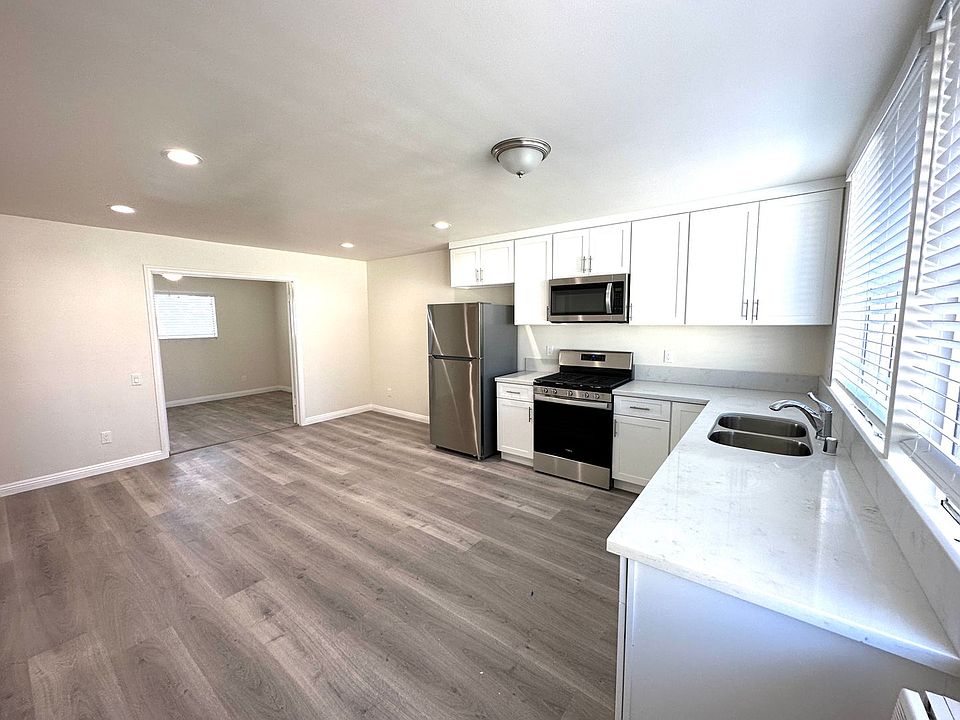 1st image of 160 S Michigan Ave APT 104