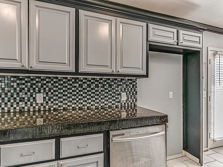 323 Potomac Dr — Photo 21