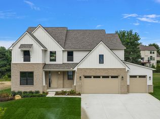 3316 Waldon Ridge Dr, Lake Orion, MI 48359