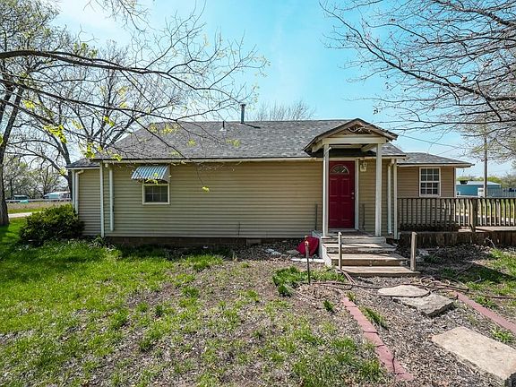 2nd image of 2918 SE 13th Ter
