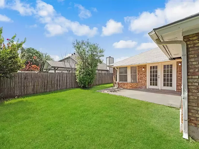 810 Castleview Dr — Photo 7