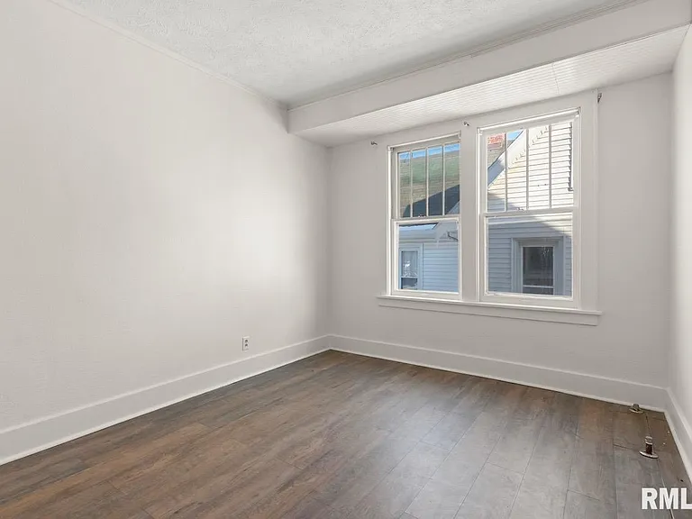 1816 W Callender Ave — Photo 16
