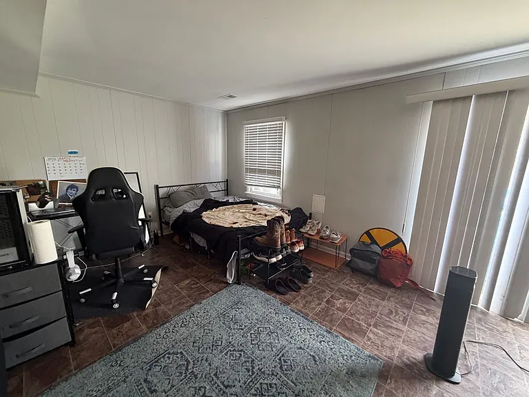 101 Southampton Ct — Photo 12