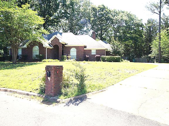 2nd image of 1903 Skylark Cir