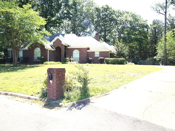 1903 Skylark Cir, Tupelo, MS 38801