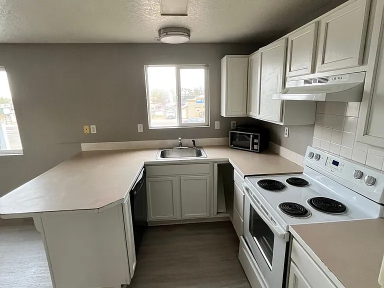 997 W Main St — Photo 3