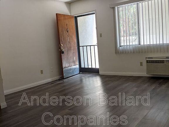 3rd image of 6217 Greenleaf Ave APT C