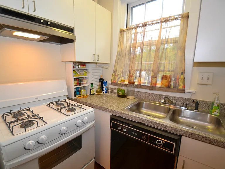 86 Buckingham St #32 — Photo 8