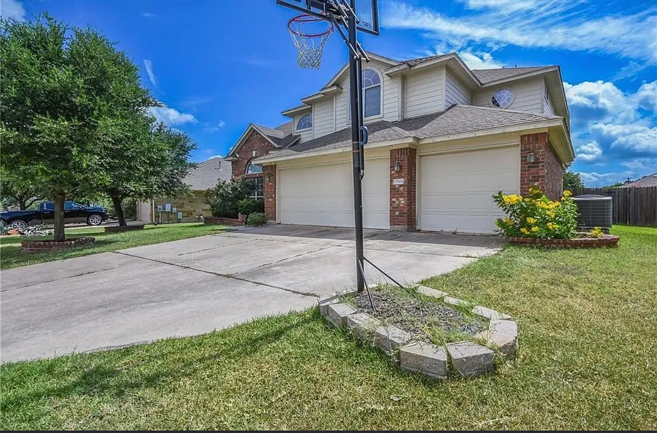 15504 Staked Plains Loop — Photo 1