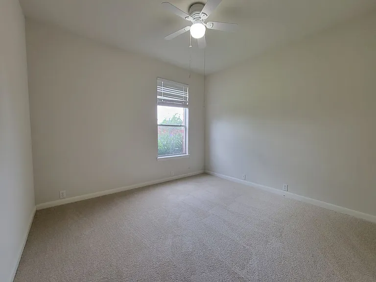 3430 Shiraz Loop — Photo 13