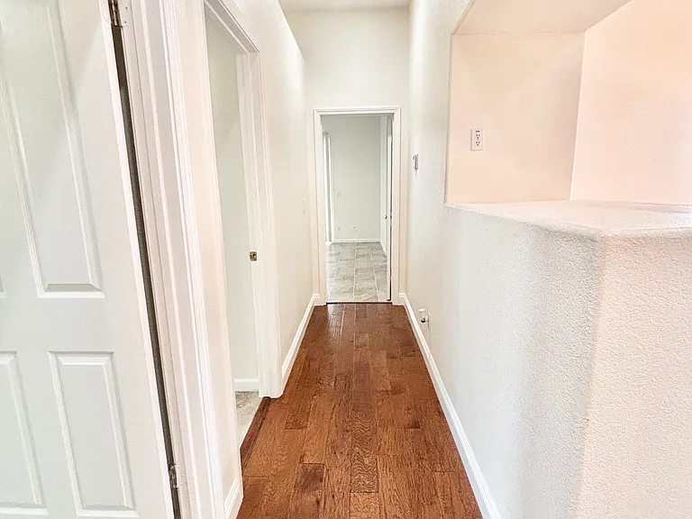 981 Pearce Ct — Photo 12