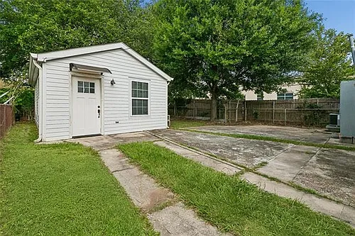 300 Maine St Photo 1