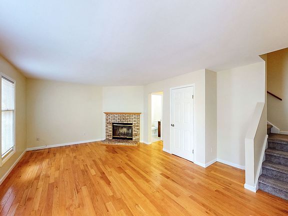 4th image of 11 Birch Glen Dr #B